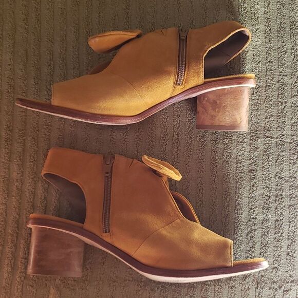 BERNARDO Luna Knotted Sandal Mustard Yellow Open-Toe Leather Suede Bootie 7.5/M - Picture 3 of 7